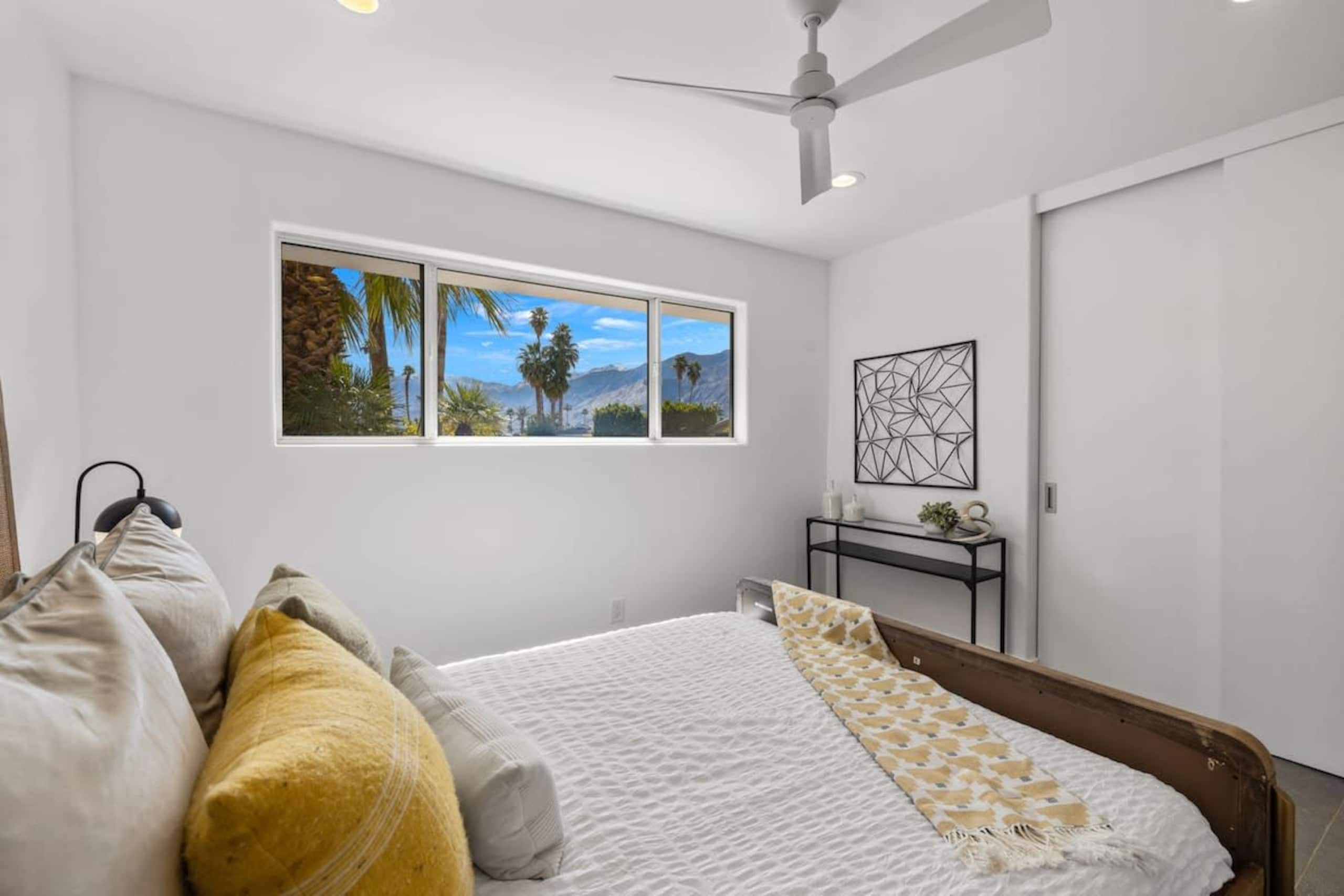 Bedroom with palm and mountain views