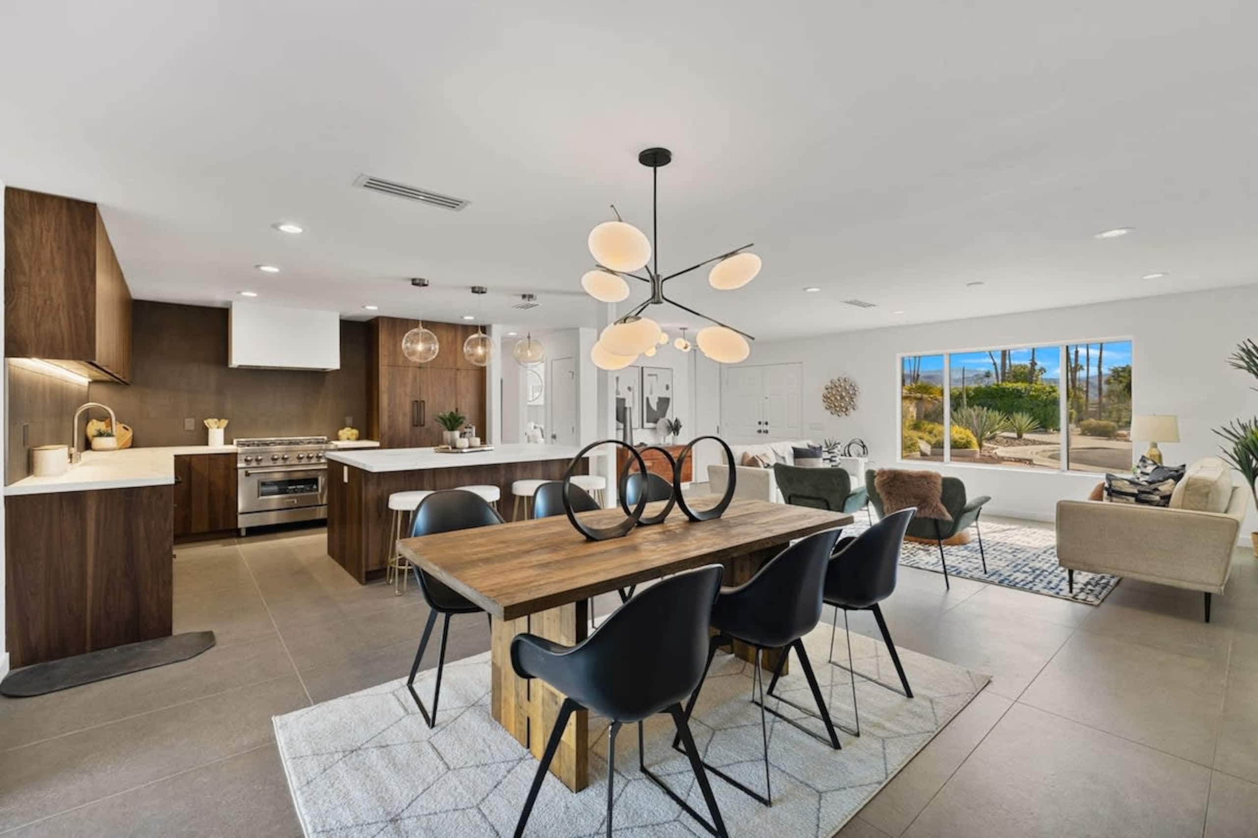 Open-plan dining and kitchen